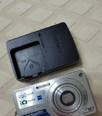 索尼W350 原机膜还在 索尼W350 原机膜还在